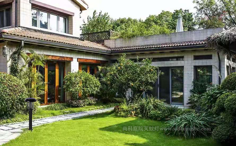庭院草坪如何驅(qū)蚊?戶外滅蚊燈效果 庭院草坪如何驅(qū)蚊?戶外滅蚊燈效果